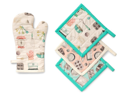 Pot Holder and Oven Mitt Set Pattern Coming soon / December, 2026