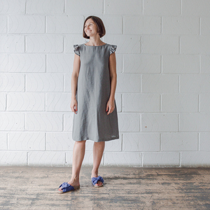 Leena jurk met ruches en mouwen – Jurken & Rokken