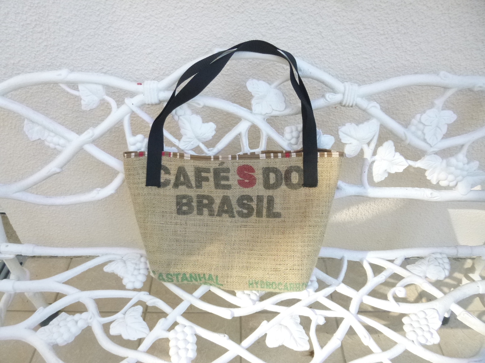 cabas toile de jute taillé dans sac à café