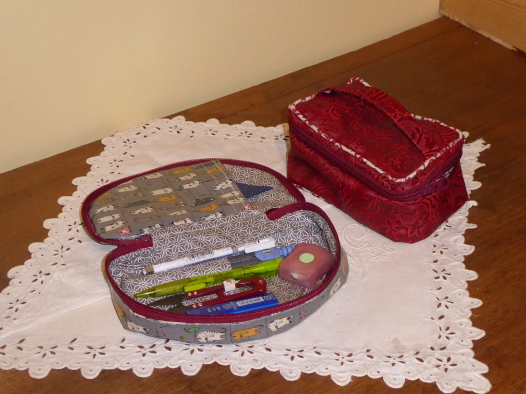 Trousse-vanity qui s'ouvre entierement