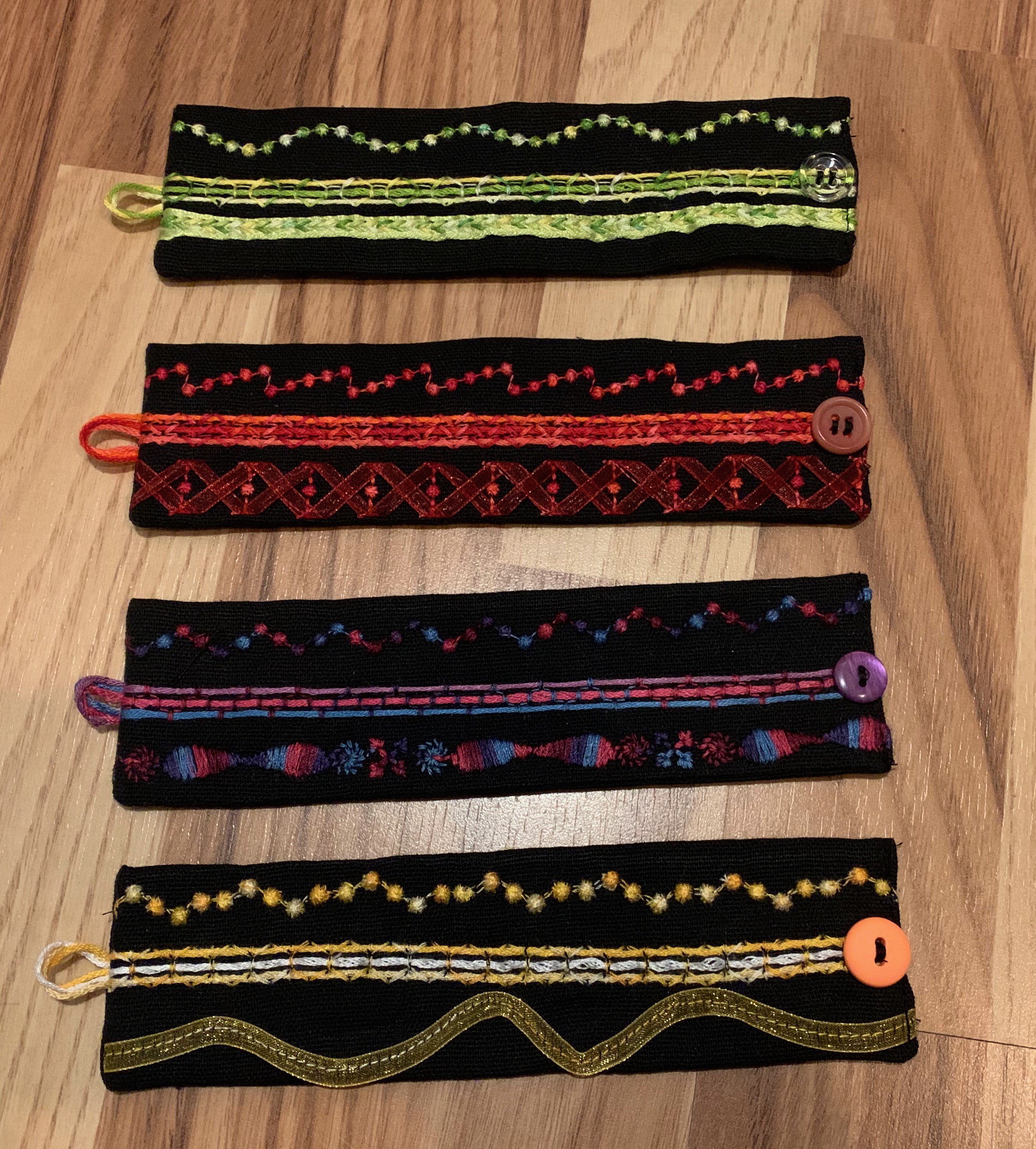 Bracelets cousus