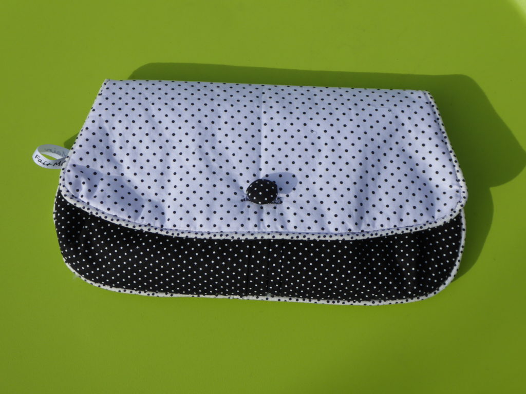 Stijlvol en omkeerbaar flapzakje – Accessoires