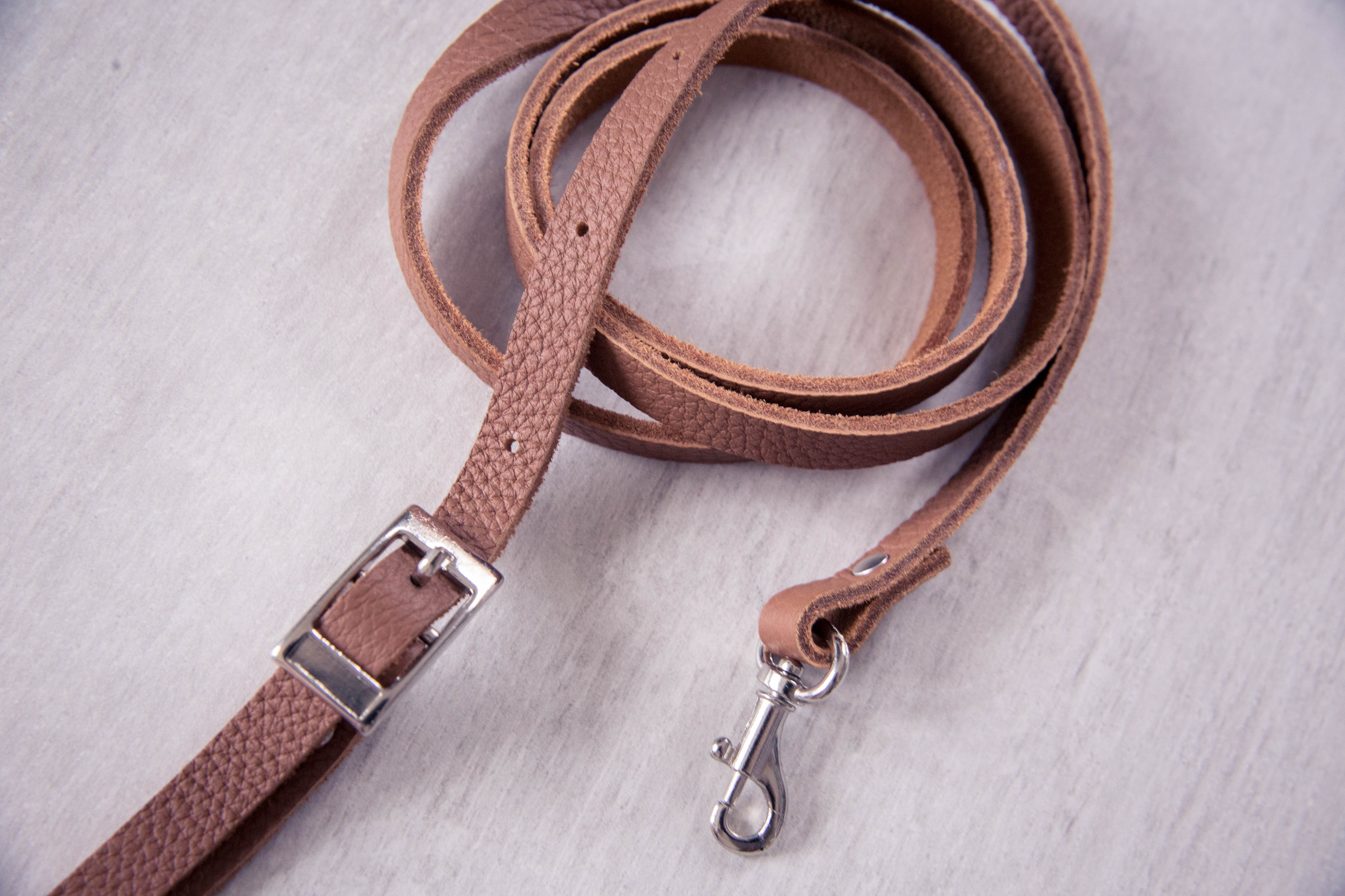 Créer une lanière réglable et amovible pour vos sacs et pochettes
