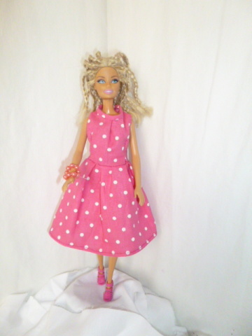 Barbie poppenjurk met stippen
