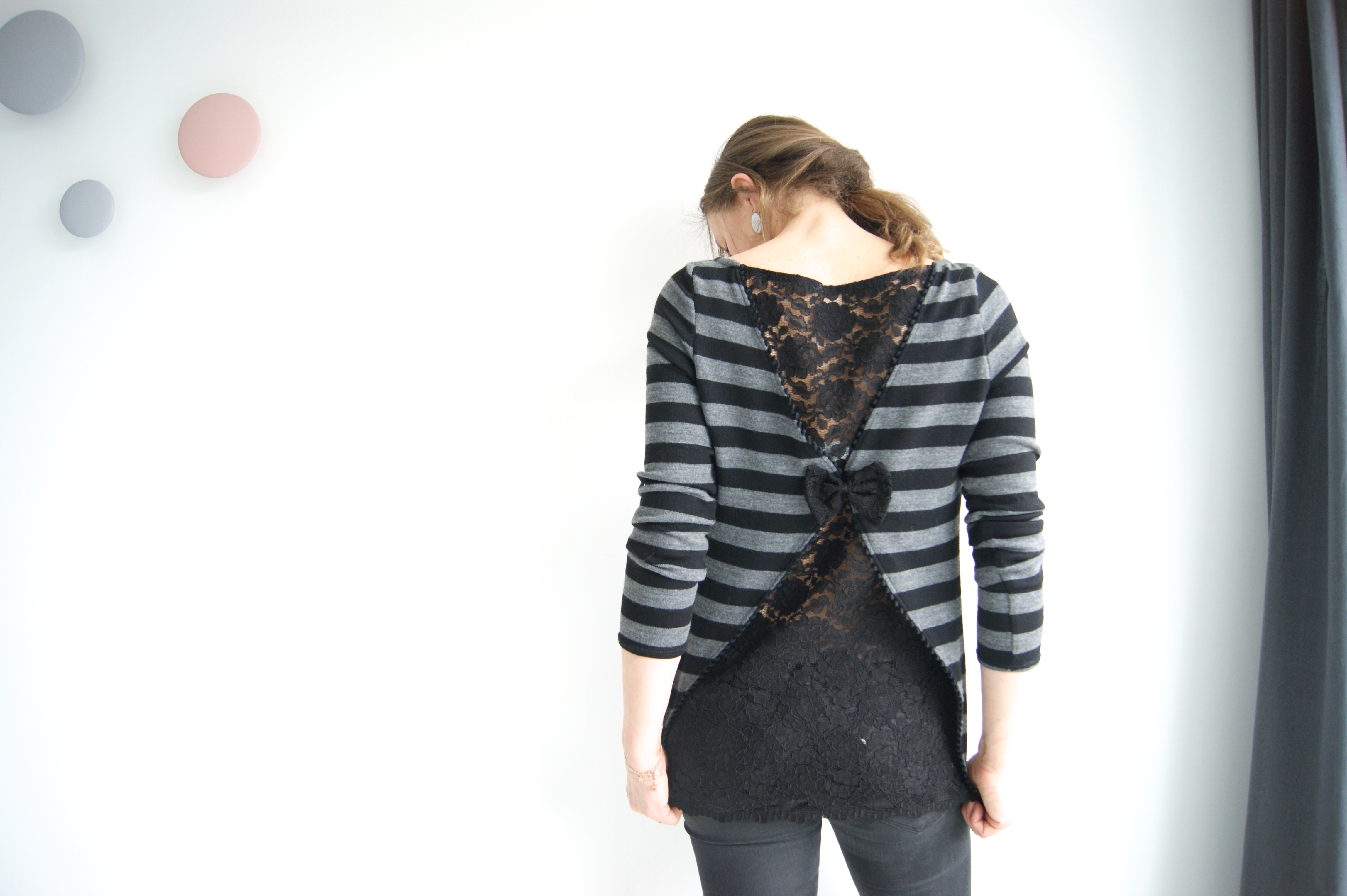 blouse met kanten achterkant
