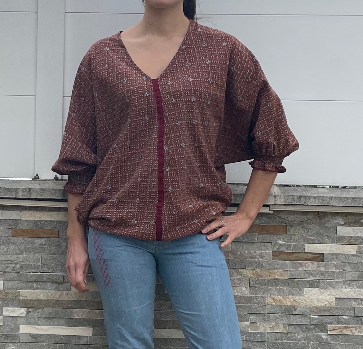 Loszittende blouse van een bestaande top