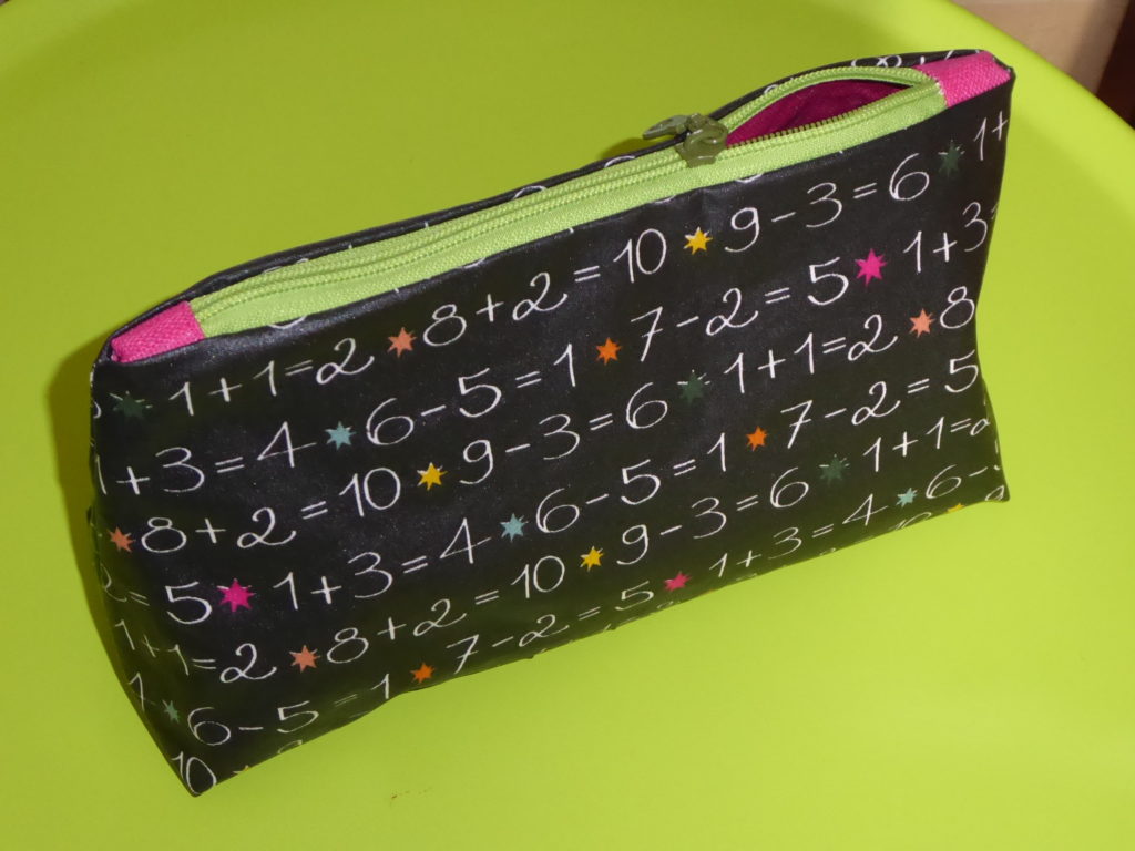 TROUSSE de toilette - ou de ce qu'on veut - TRIANGLE
