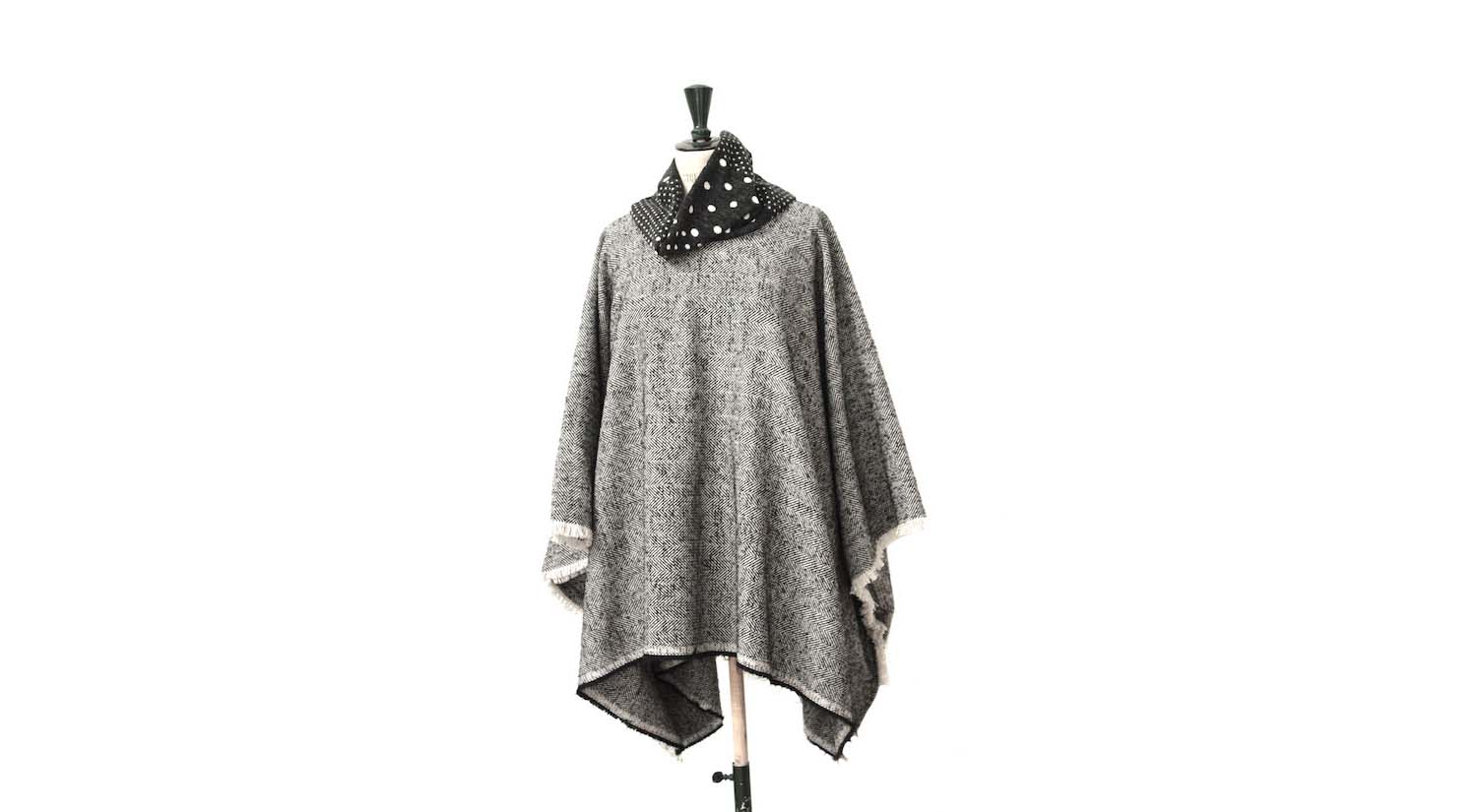 Poncho met kraag